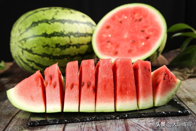 三伏天流汗多建议吃5种高钾食物,三伏天哪三种水果解暑又解渴