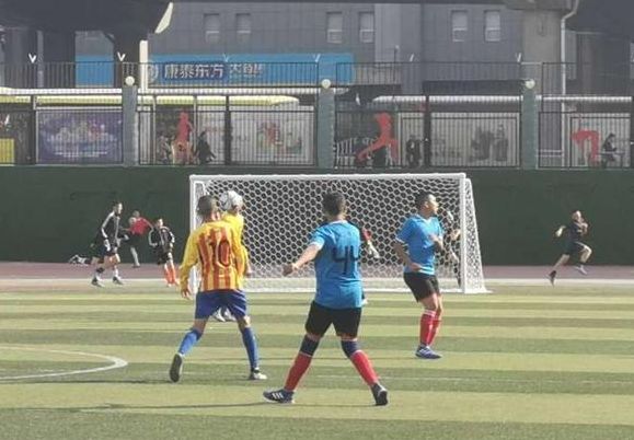 乌鲁木齐第19小学足球比赛,乌鲁木齐召开校园足球会议