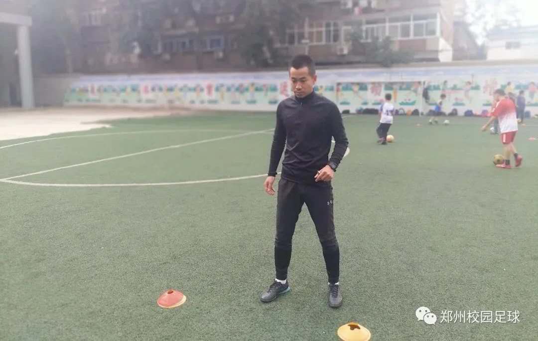 足球裁判当教练,怎么当足球裁判员和教练