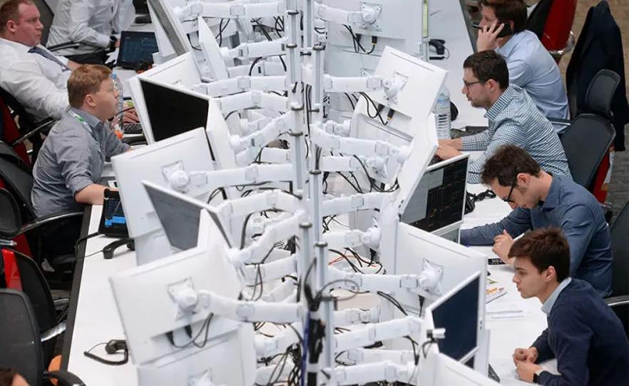 俄媒：俄罗斯人列举加班引起的各种不适