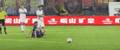 前方高能:那些年,我们一起见过的中国球员的爆笑失误瞬间