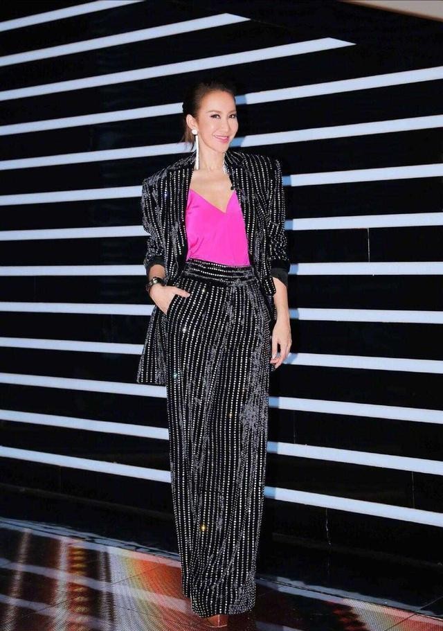 李玟露腰礼服裙,李玟把抹胸穿出高级感