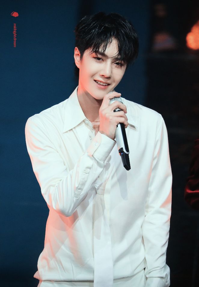 王一博跳剑舞白衣哪一期,王一博跳的散落的华服是什么舞种