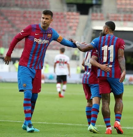 同样是巴萨小将，一个待在看台，一个能让核心“让位”，差距来了