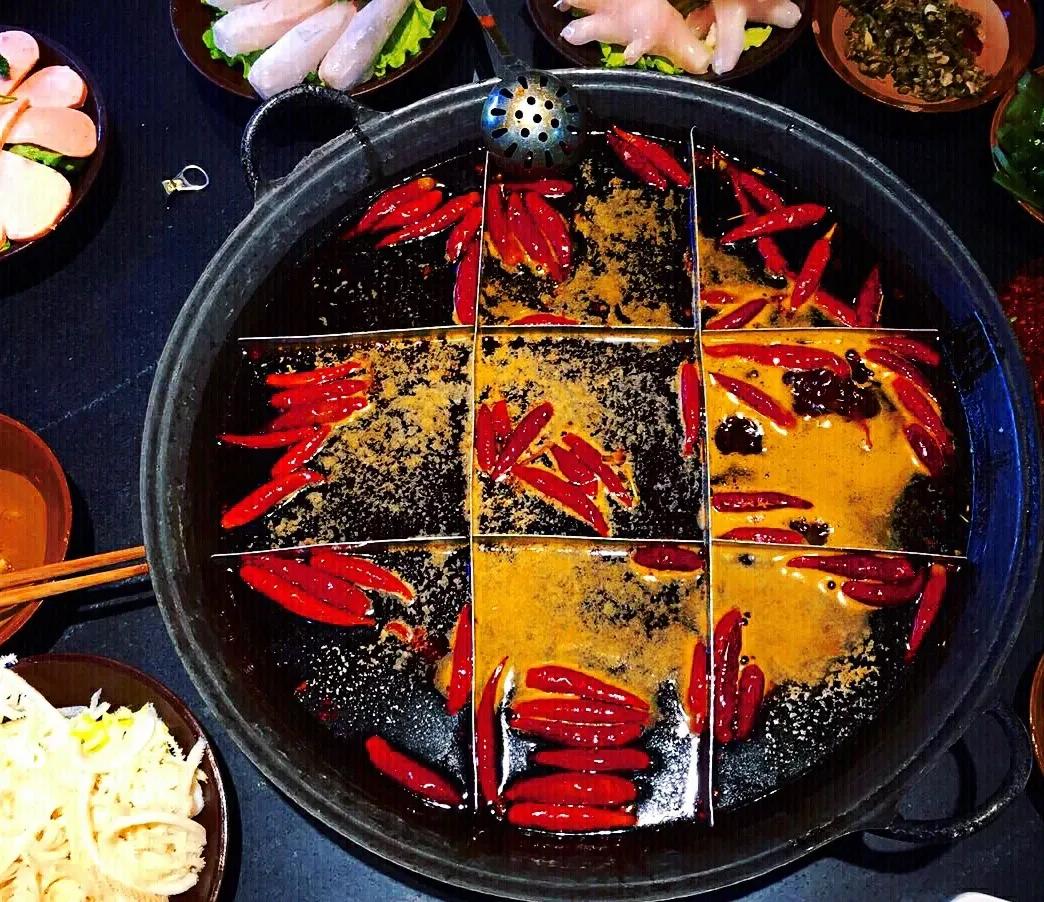 重庆洪崖洞火锅排名前十强,地摊火锅重庆洪崖洞