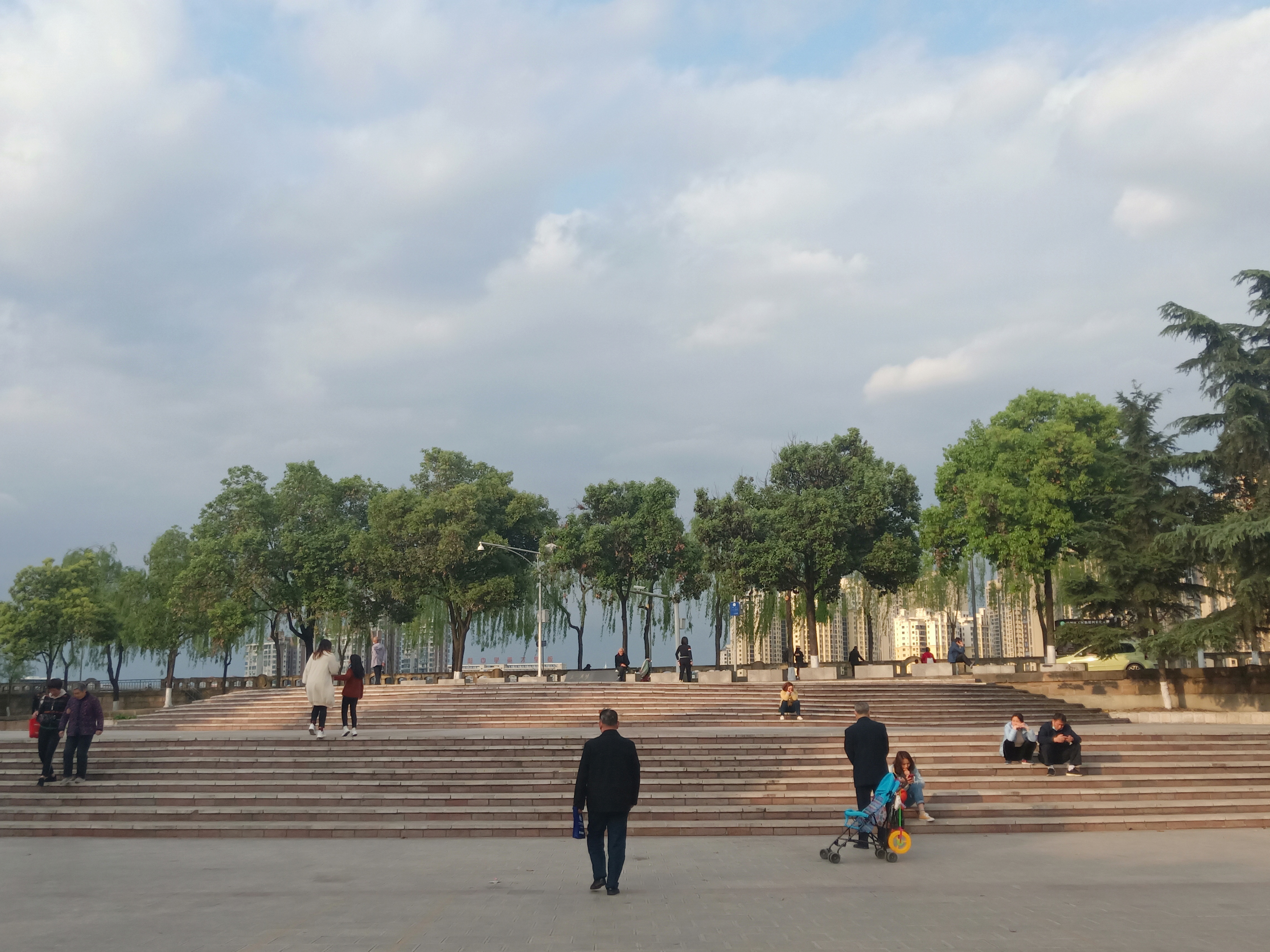 四川绵阳五一广场，一个让人流连忘返的地方