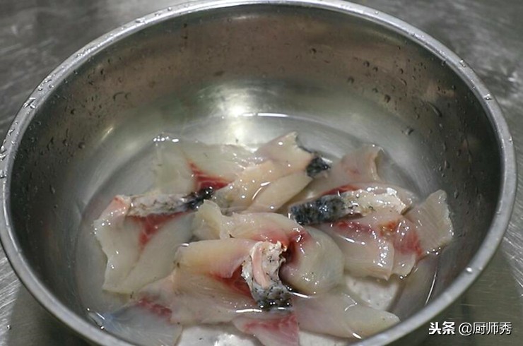 吃鱼时怎样做鱼肉嫩滑,鱼肉怎么过油