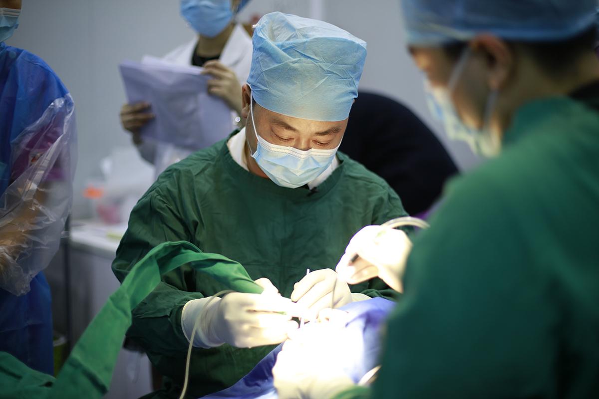 巨大肥厚性胃炎的治疗方法,肥厚性胃炎的症状和治疗