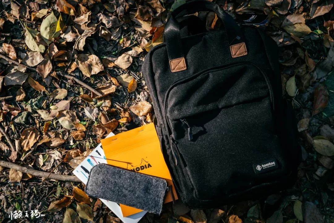 低调且实用,妹子通勤也能背——tomtocA60双肩包测评