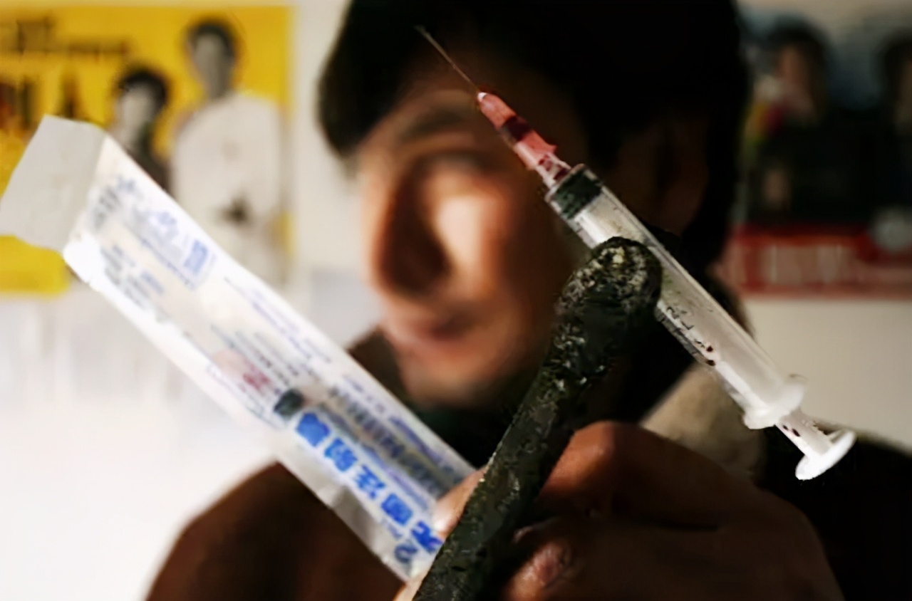 艾滋是怎样从猩猩到人的,感染艾滋病的第一个物种