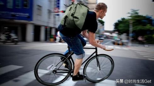 型男穿搭单肩包,单肩包怎么背好看男士