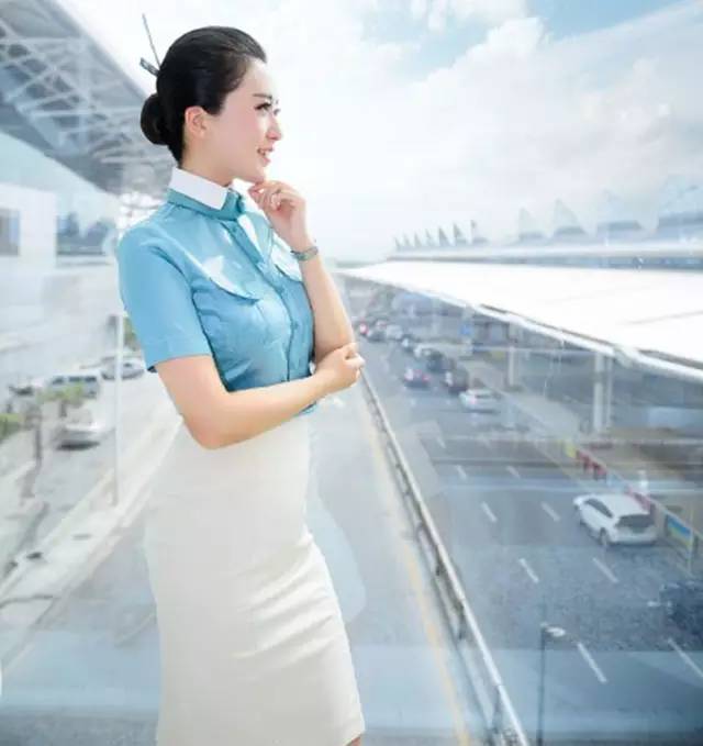 世界航空服赏析,大韩航空白色和蓝色制服