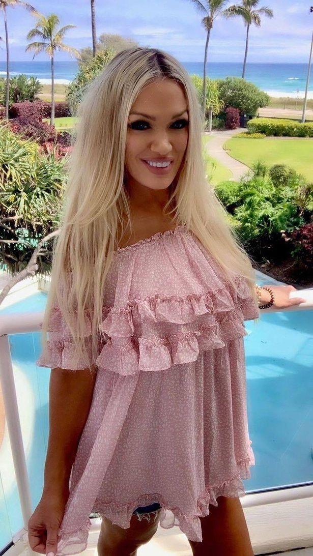 网友晒奶奶年轻照惊艳,52岁大妈晒美照