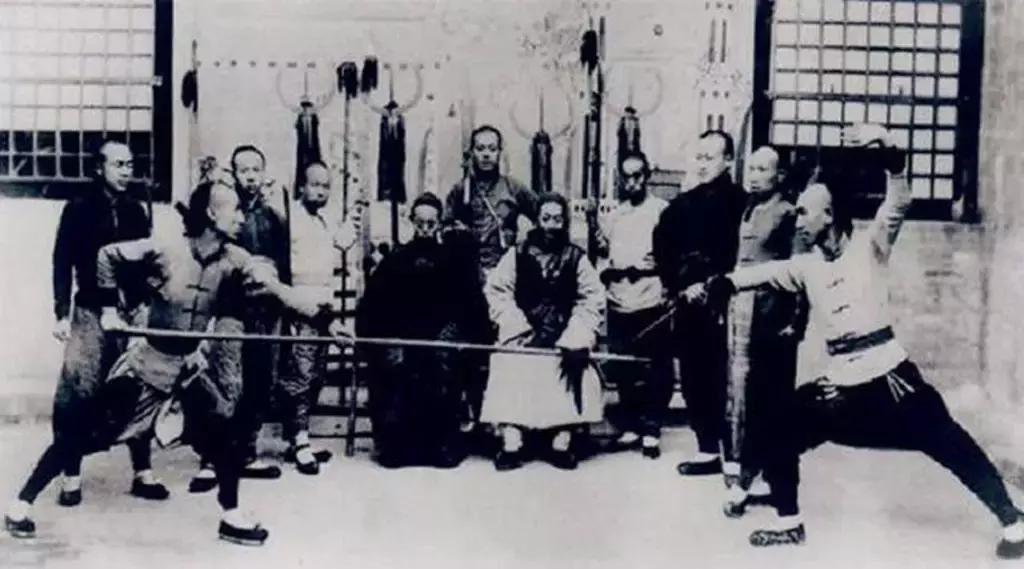 和珅是怎么从侍卫成为一品大员的,清朝大内侍卫和珅