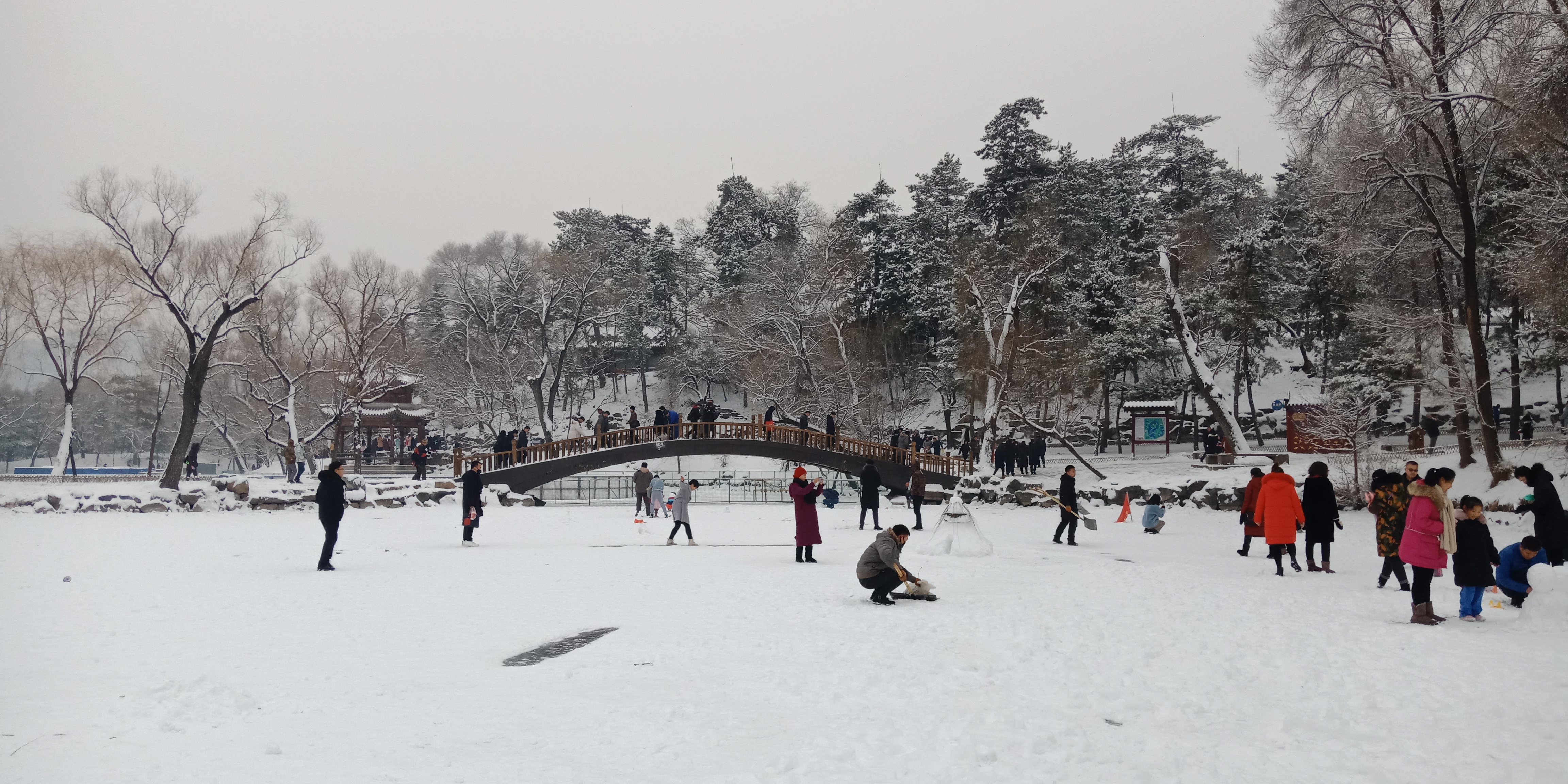 大寒节气习俗冰嬉,数九寒冬冰上跑