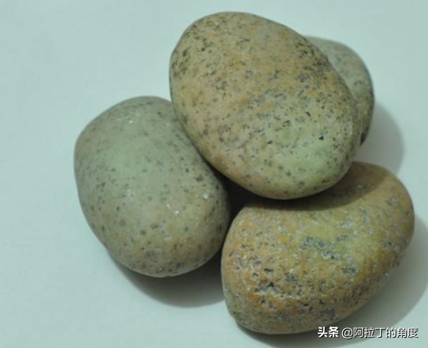 每天都有陨钻出现，别有用心的人不要再发布了，还石友一片净土