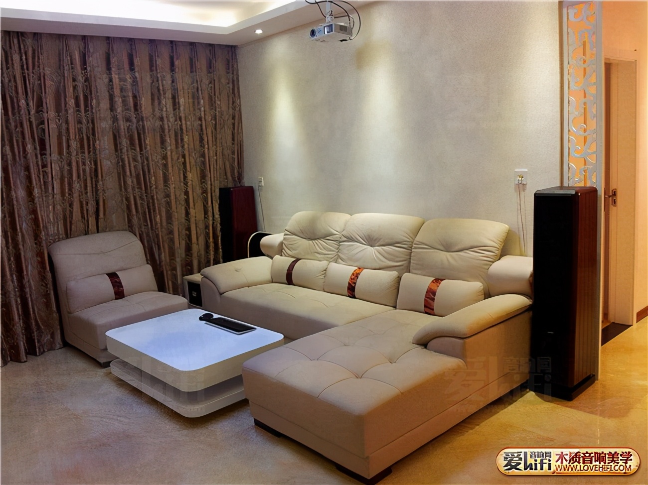 5.1家庭影院环绕音箱可以放前面吗,落地音箱放在幕布后面