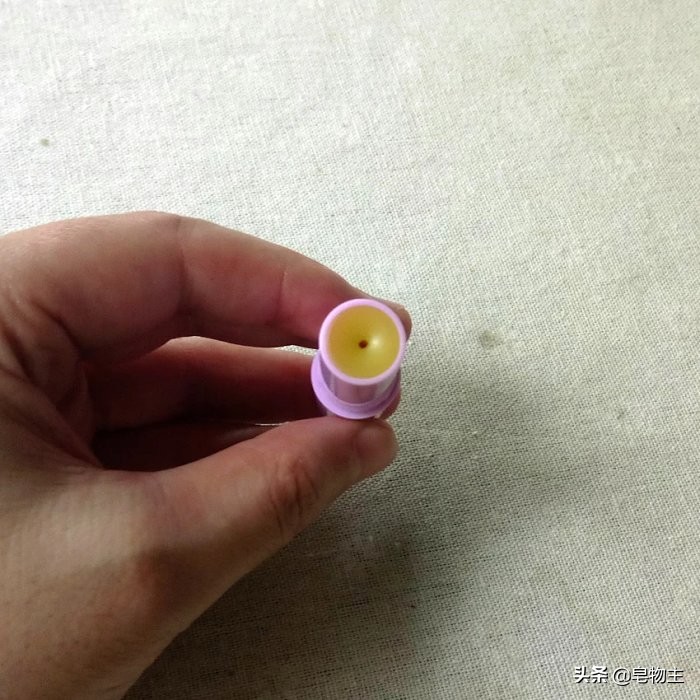 自制薄荷润唇膏简单教程,技能改变生活教程