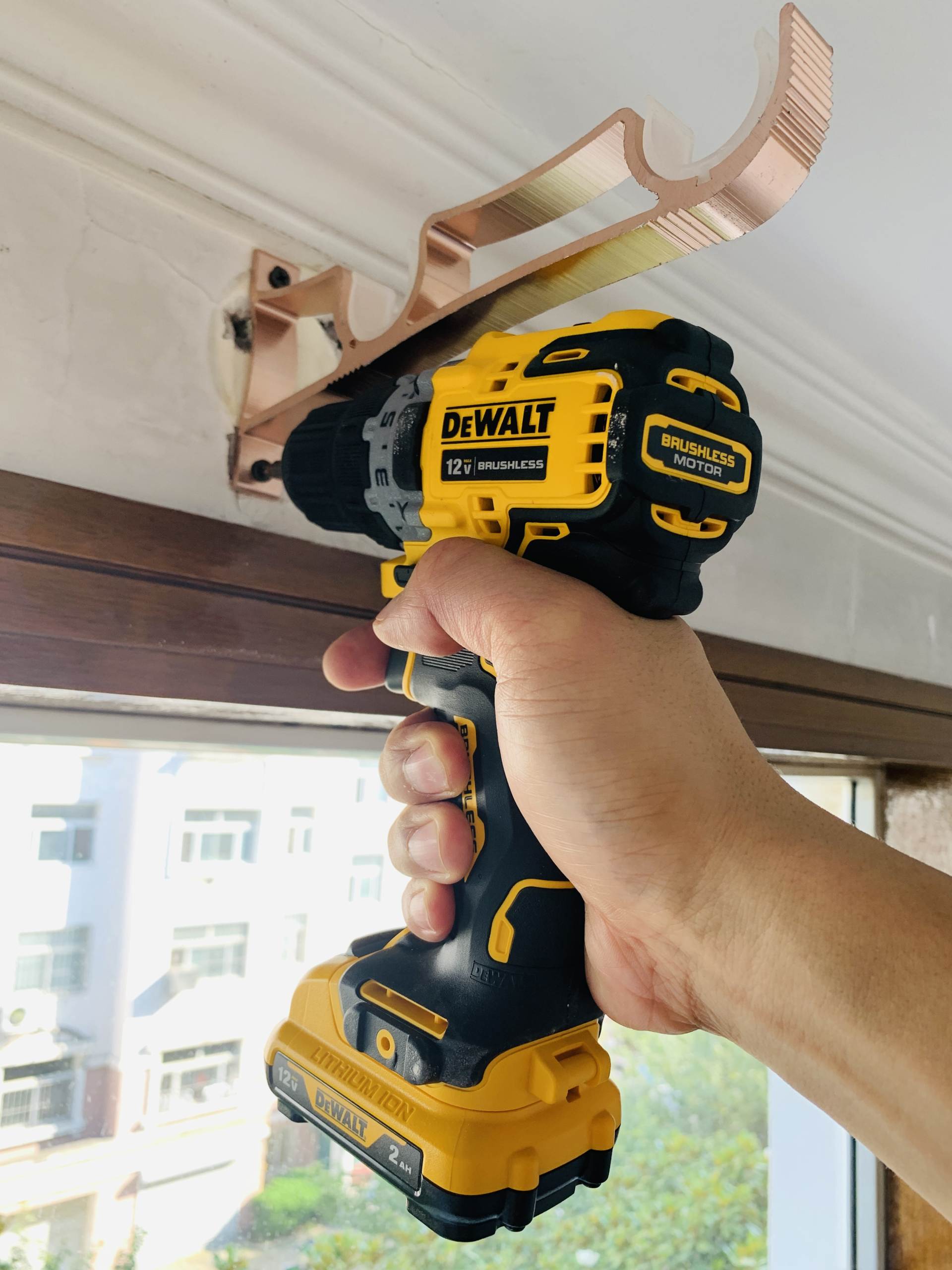 得伟电钻dcd701充满电要多久,得伟锂电钻测评