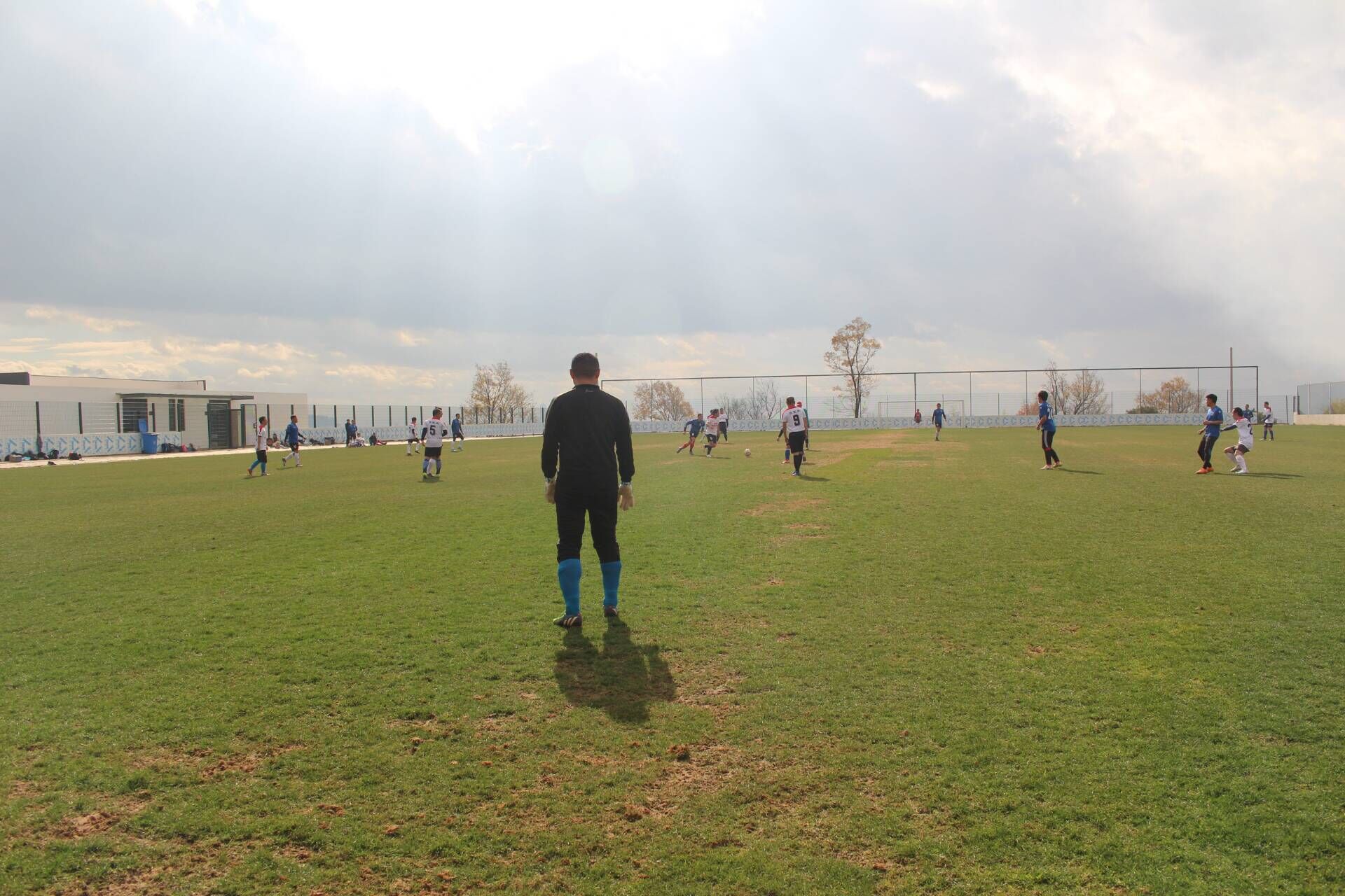 摆脱新手的10个超实用攻略,初学者12-15岁足球训练