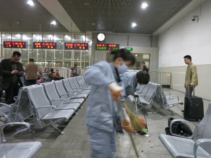 你见过凌晨4点的火车站吗,你见过凌晨四点的城市吗