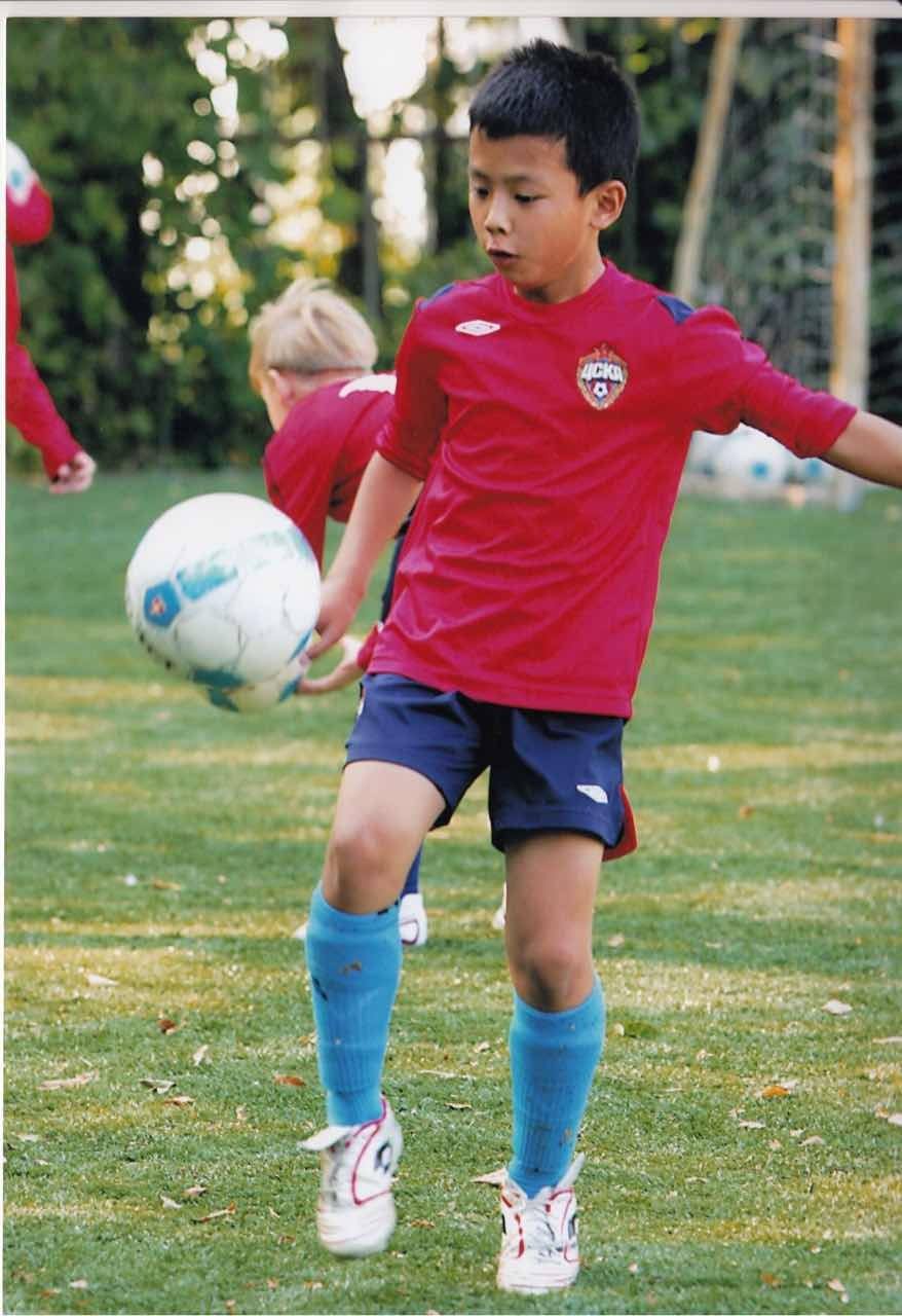 武磊不孤单！国足又一新星登陆西班牙，混血天才誓为中国效力！