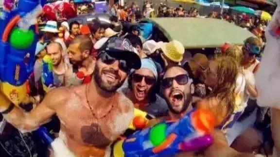 泰国泼水节狂欢现场完整版,泰国泼水节vs云南泼水节