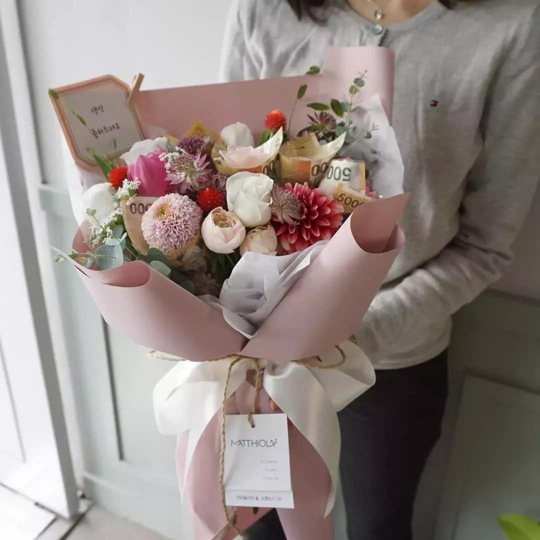 农村花店一个月能挣多少钱,太原开个花店一年能挣多少