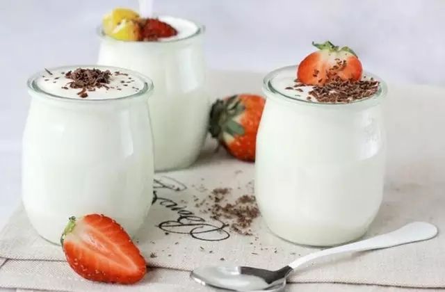 来看看这几款酸奶的含糖量，竟然比可乐还高！别再给孩子喝了！