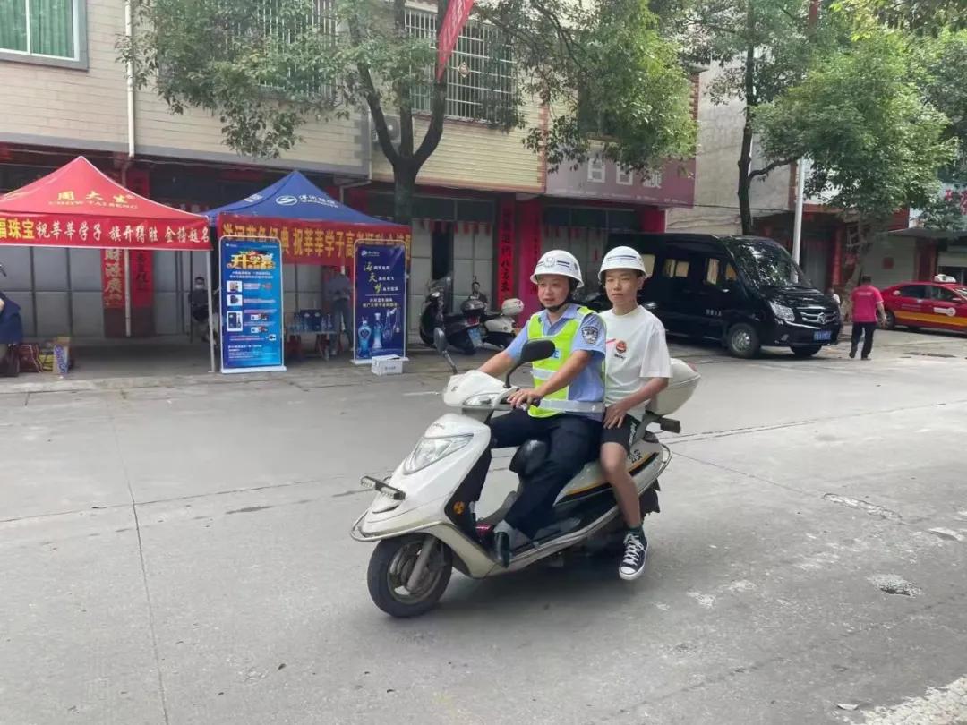 护航高考我们都是答卷人,护航高考第一天在追梦的路上