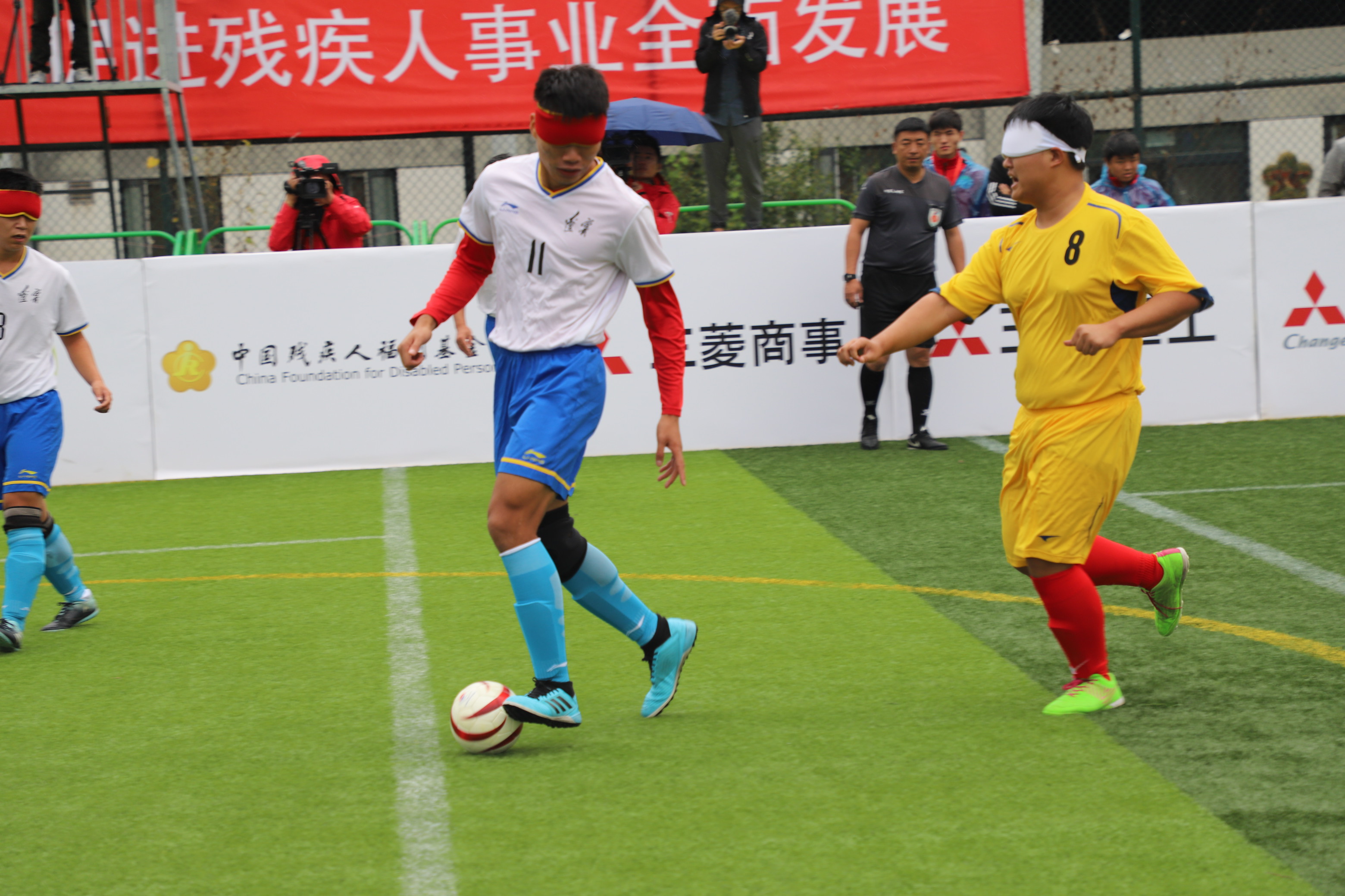 第五届残疾人民间足球争霸赛正式开赛第十三届全国政协常委、中国残联第七届主席团主席张海迪等领导出席
