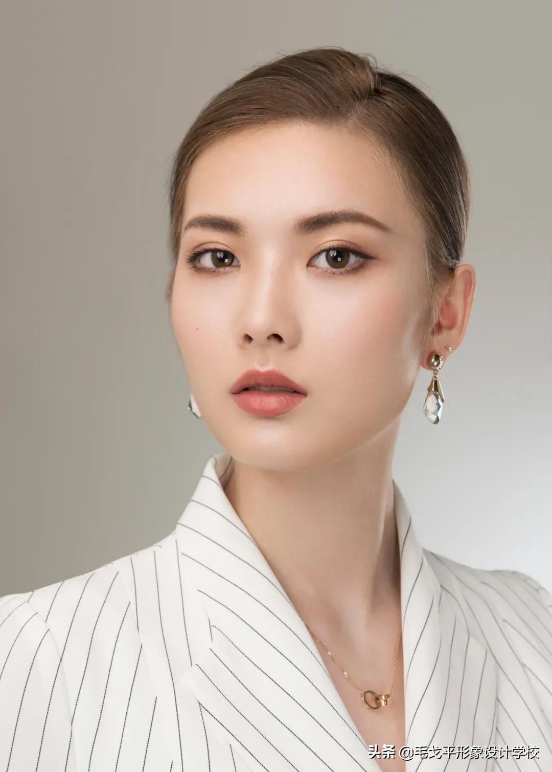 化妆师立体粉底打法,化妆师中庭过长适合什么妆容