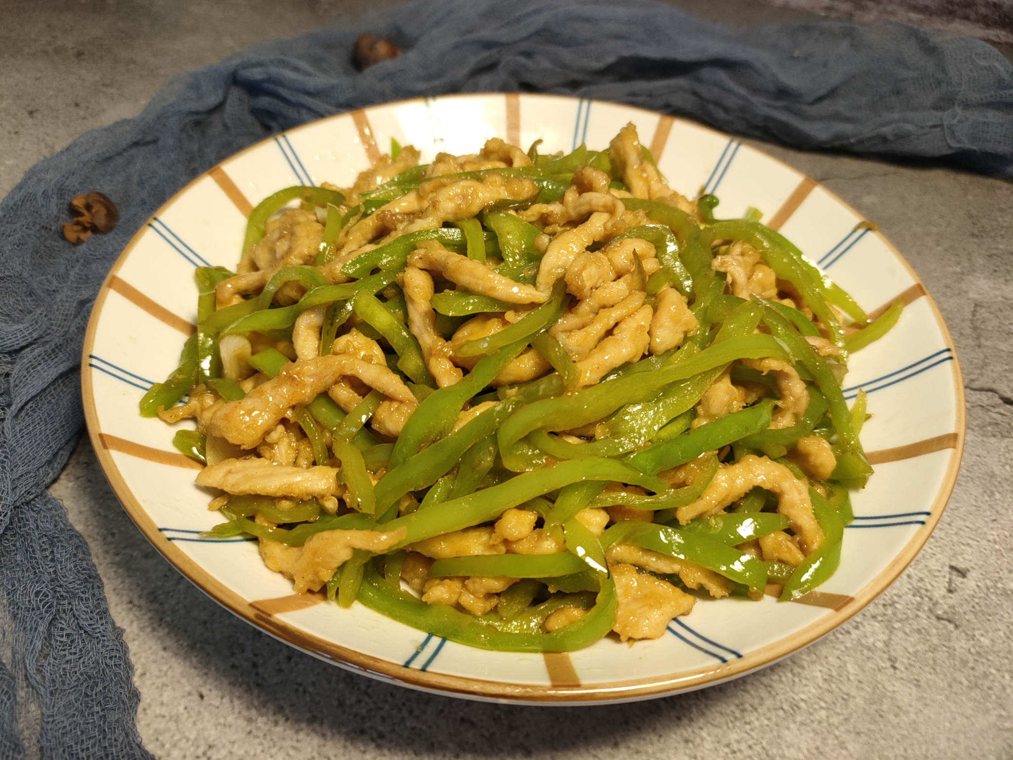 炒肉的技巧怎么才能不粘锅和熟透,炒肉时怎样做肉才不柴