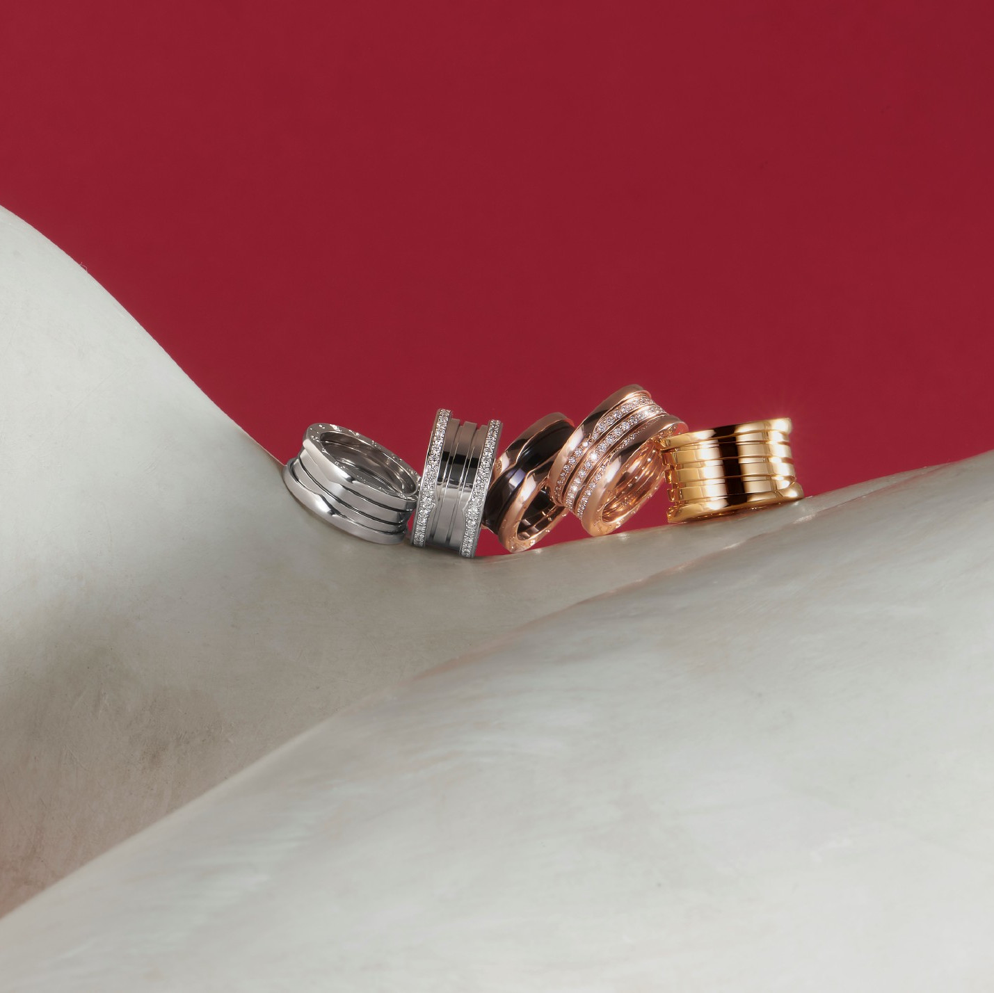 钻戒和黄金对戒怎么叠戴,婚戒是选黄金对戒还是选钻石对戒