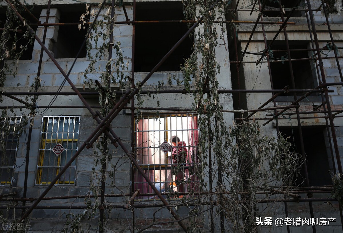 买的期房成烂尾楼了怎么退房,期房还贷1年烂尾能退房吗