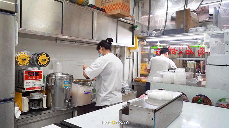 “就卖10块，难怪凌晨2点还满座”