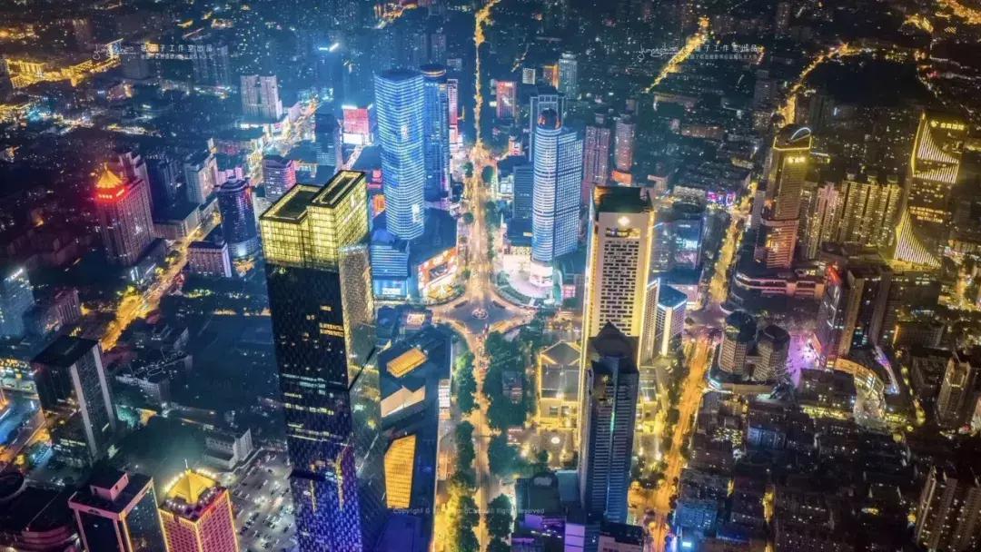 在南京月薪1W，我却停不起车