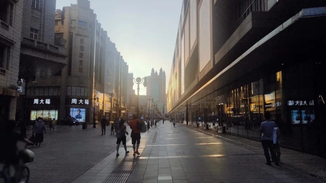 金街丨繁华不打烊，点亮城市夜经济