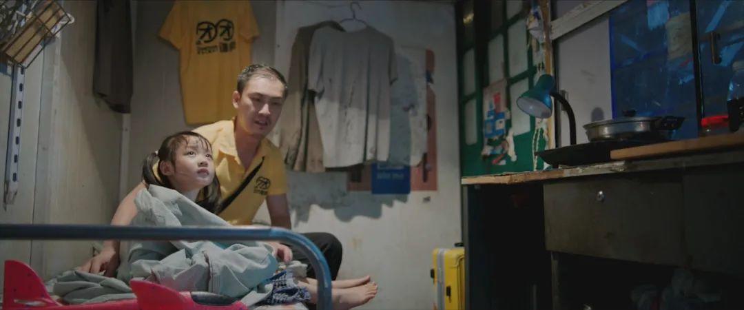 雷佳音致敬外卖员,在一起雷佳音和外卖小哥片段