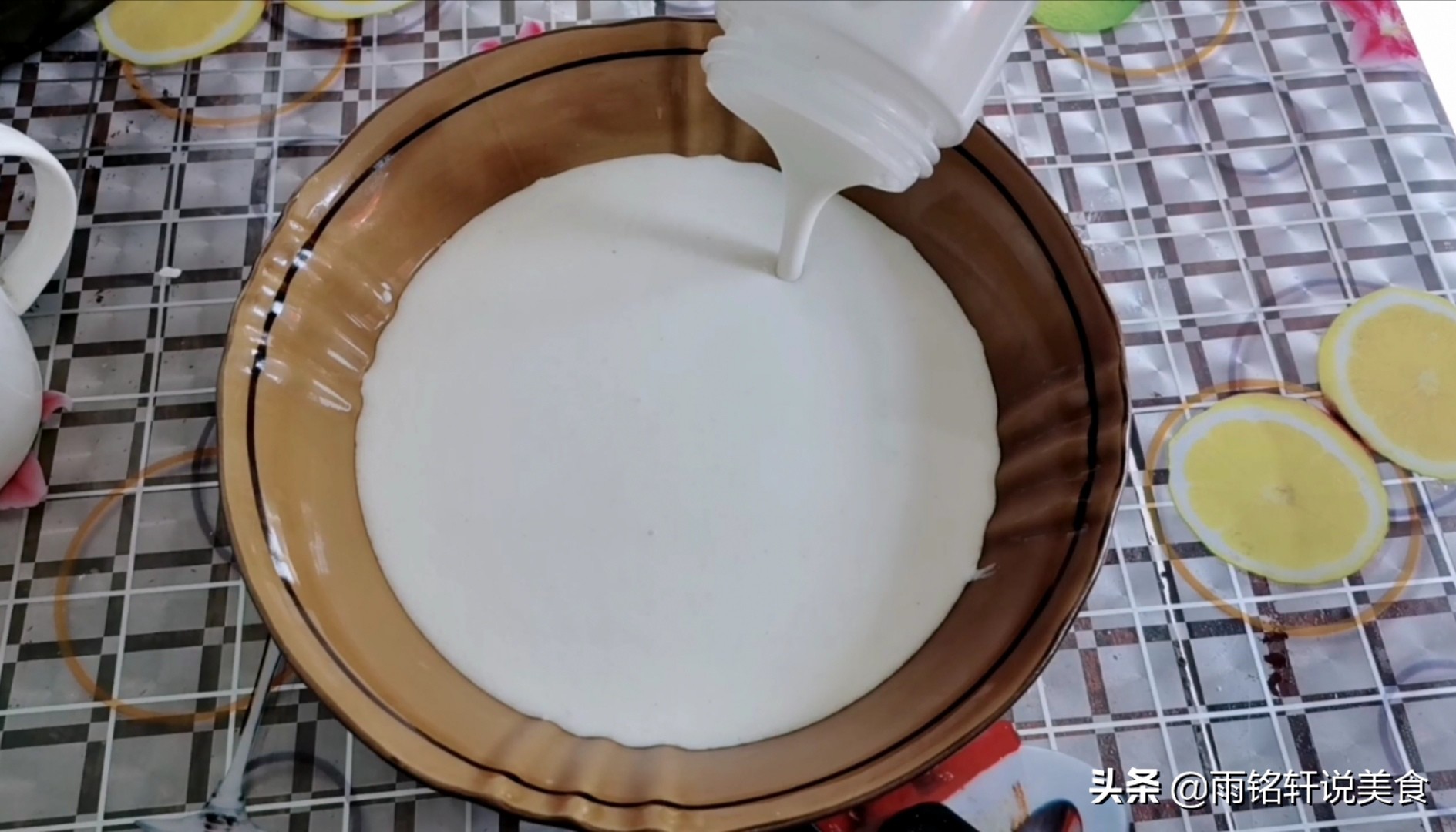 肠粉在家要怎么制作呀,想吃肠粉没有料汁怎么弄