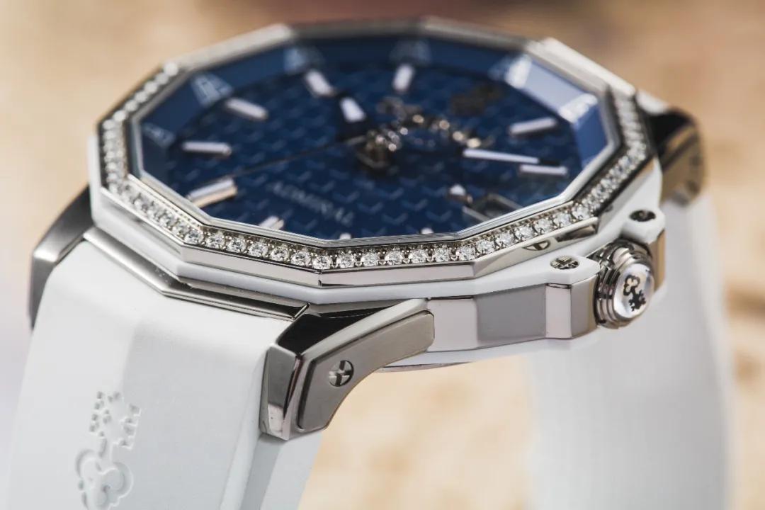 十一国庆没闲着，大腕给你找了4个爱表的女朋友