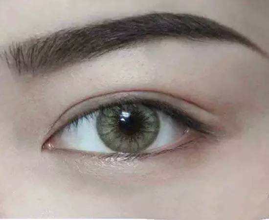 一个动作引起了很多人的注意,看似很简单的动作你们会做吗