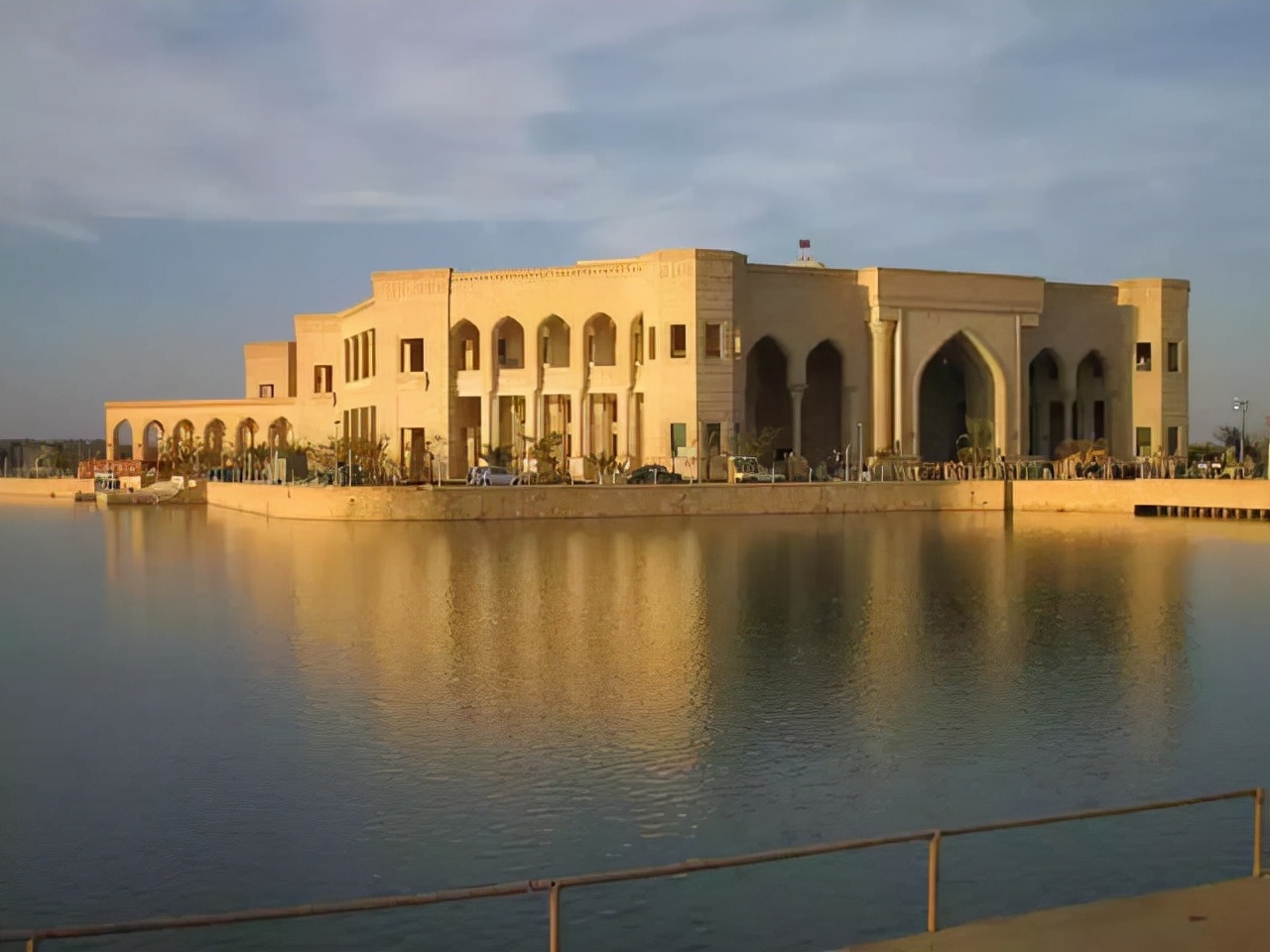 萨达姆有多少个黄金宫殿,萨达姆家族奢侈生活