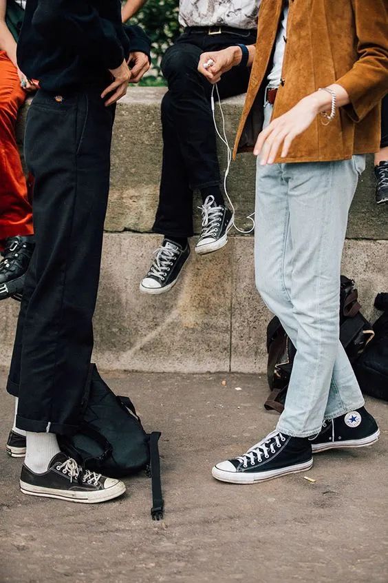 匡威和牛仔裤怎么搭,匡威穿直筒牛仔裤和工装裤哪个好