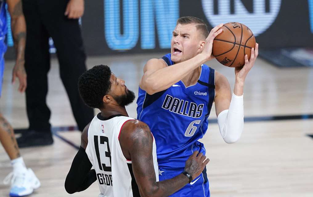 波什右膝,波什半月板撕裂东契奇