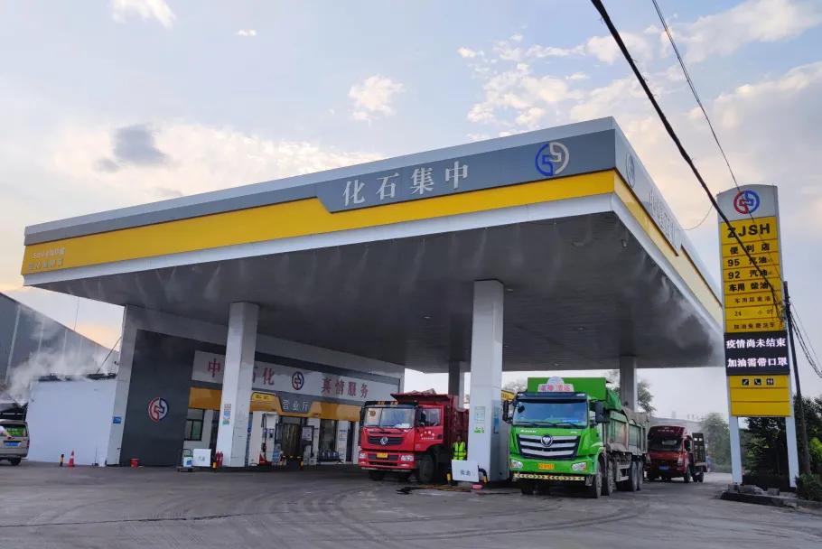 亮了!靓了!更有量了!峰峰“老旧小”加油站穿上了“新衣”