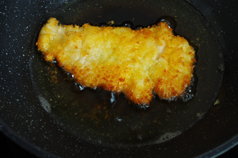 小吃街上特别火的五款炸鸡排配方,好吃的炸鸡排配方