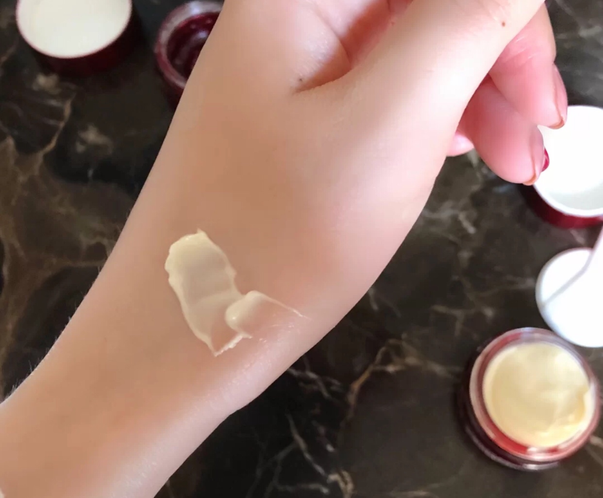 还在熬夜告别黑眼圈平价眼霜推荐,去黑眼圈的平价眼霜推荐