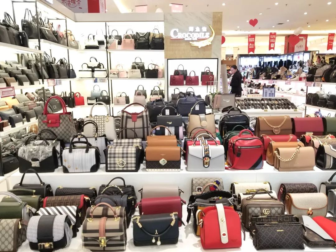 鳄鱼恤轻时尚休闲,鳄鱼恤折扣包包