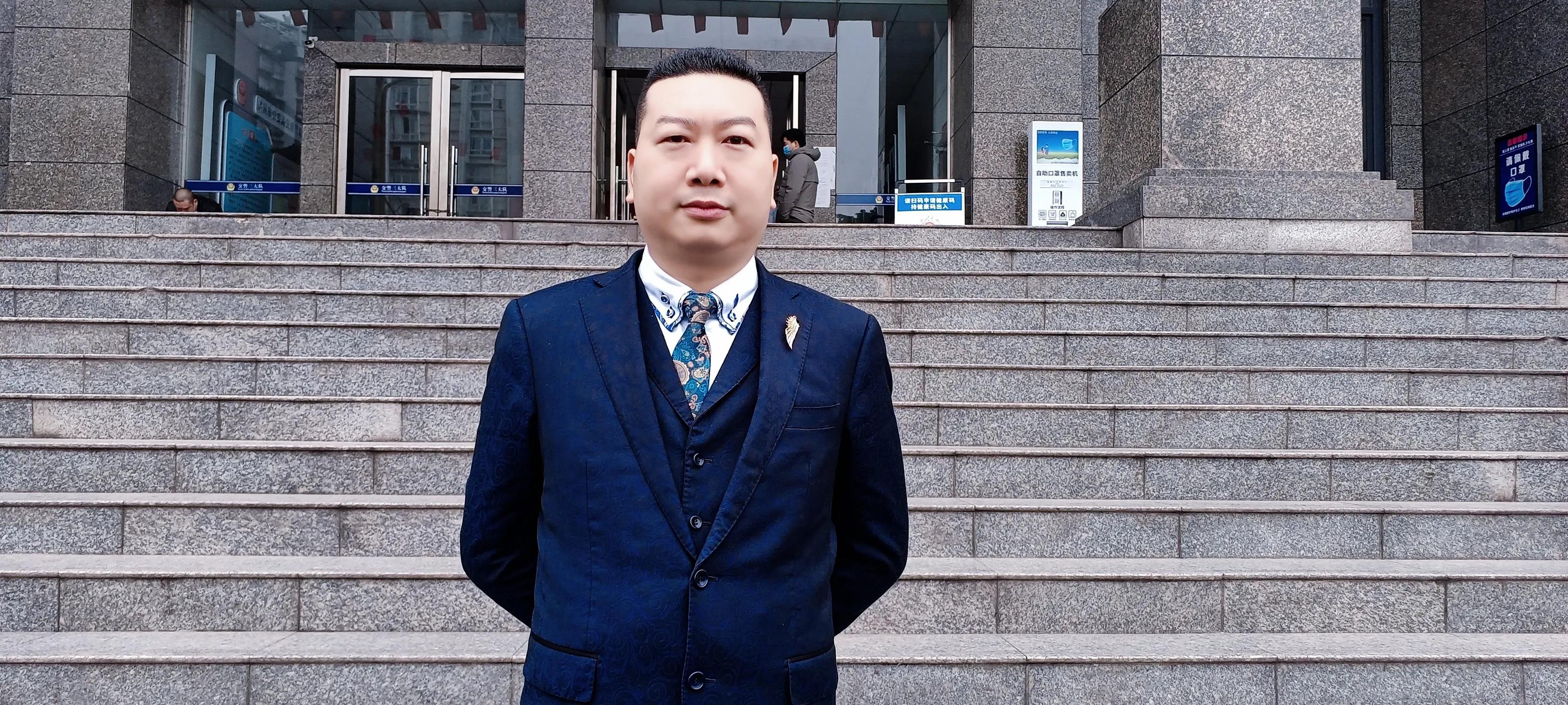 爱心企业送清凉慰问交警暖人心,爱心企业送温暖慰问一线交警